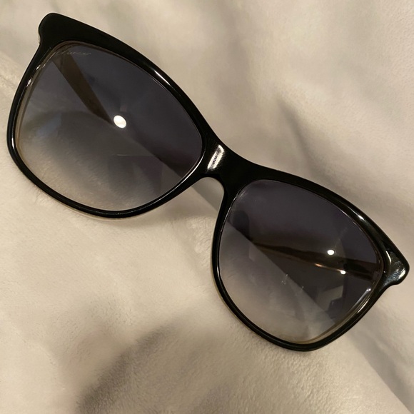 Gucci Gold & Black Sunglasses: Luxe Look w/ Case, Dramatically Reduced - Picture 4 of 16